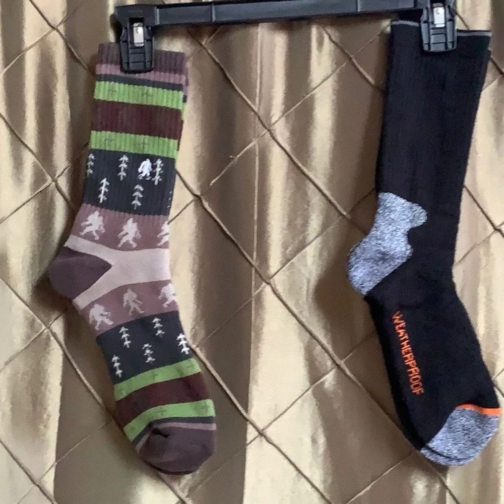 EUC/NWOT- Lot of 4 Pair Men’s Novelty Socks